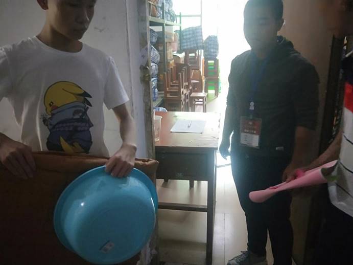 为精准扶贫学生送去半岛在线注册的温暖